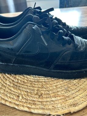 Nike Men's All-Black Low-Top Athletic Sneakers
